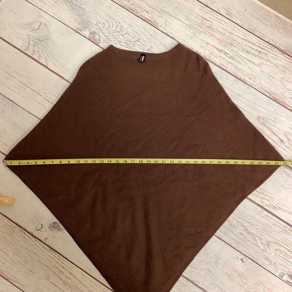 Beryll “Brown Cashmere Poncho” - Picture 10 of 10